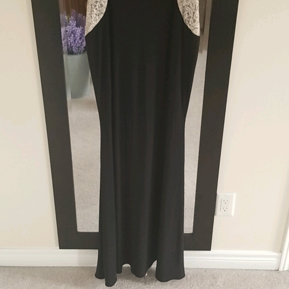 Dress - Picture 2 of 4